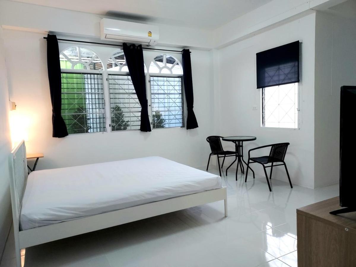 Room79 Phuket Buitenkant foto