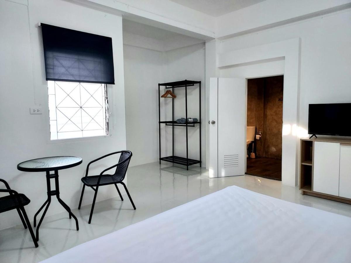 Room79 Phuket Buitenkant foto